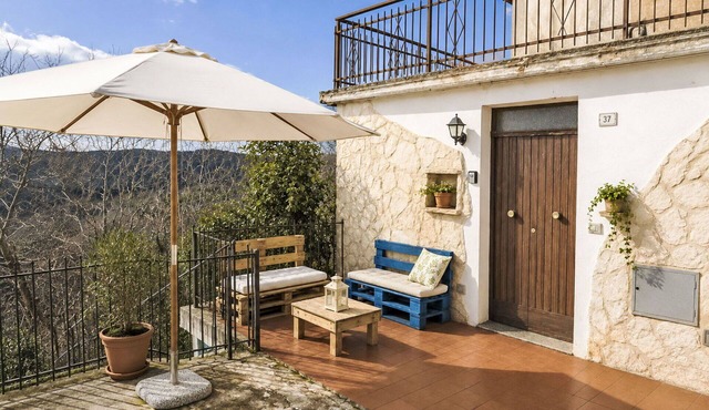 Beautiful apartment for 4 guests with A/C, WIFI, TV, patio and pets allowed