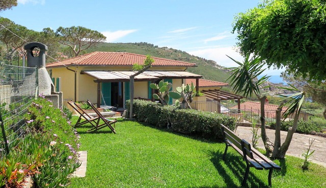 Beautiful apartment for 5 guests with WIFI, TV and patio