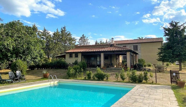 Beautiful apartment for 5 guests with WIFI, pool, TV, patio, panoramic view and parking