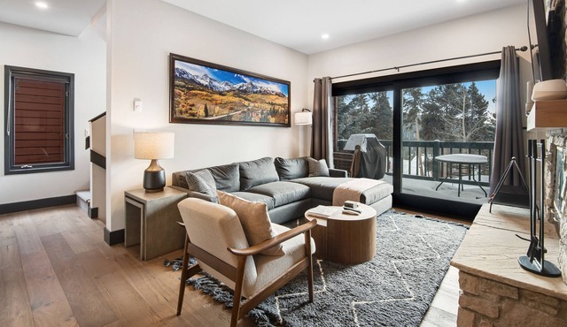 Beautiful Family Home w/Private Washer & Dryer/Free WiFi/Wood-Burning Fireplace!