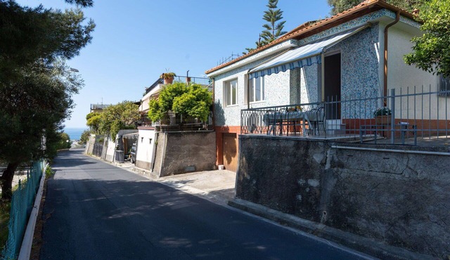 Beautiful private villa for 7 guests with TV and terrace
