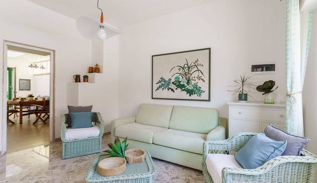 Beautiful private villa for 5 people with A/C, TV and veranda, close to Ostuni