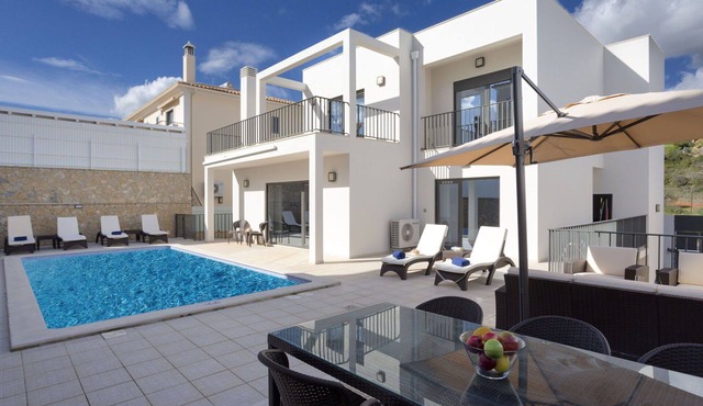 Beautiful private villa for 8 people with WIFI, private pool, A/C, TV, terrace and panoramic view