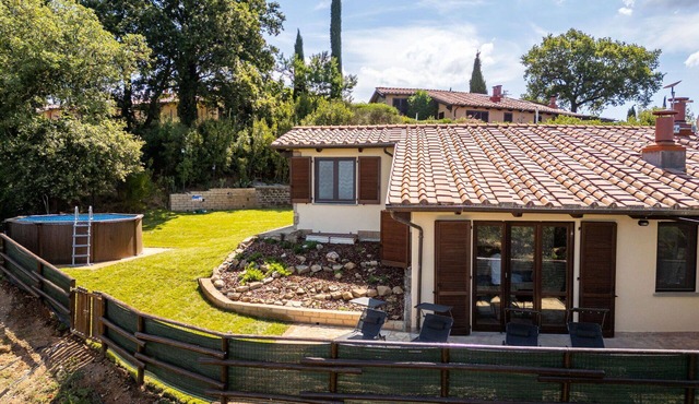 Beautiful private villa with private pool, hot tub, A/C, WIFI, TV, patio and panoramic view