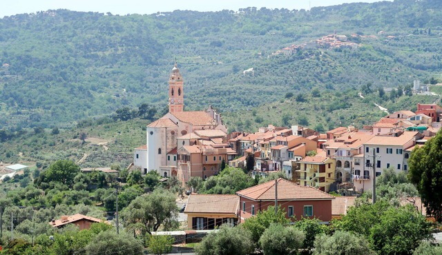 Beautiful private villa with WIFI, TV, terrace, pets allowed, panoramic view and parking