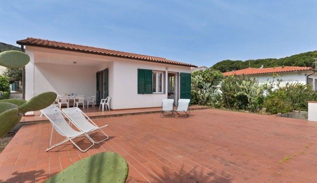 Beautiful private villa for 4 people with TV, terrace and pets allowed