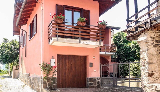 Beautiful private villa for 6 people with WIFI, TV, patio and pets allowed