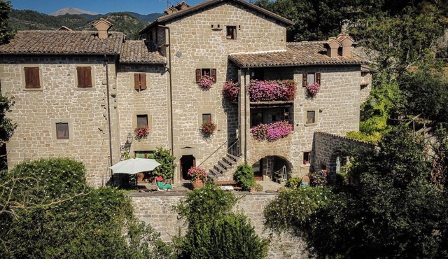 Beautiful villa for 14 guests with WIFI, TV and pets allowed, close to Ascoli Piceno