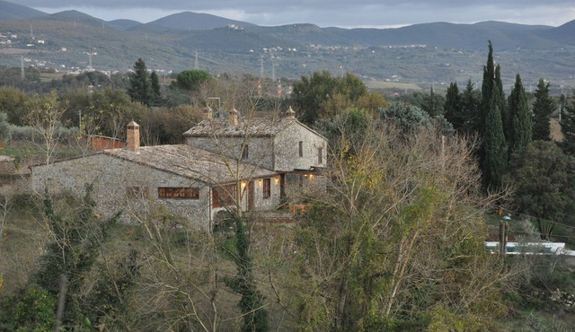 Beautifull country house completely isolated and indipendent with swimming pool