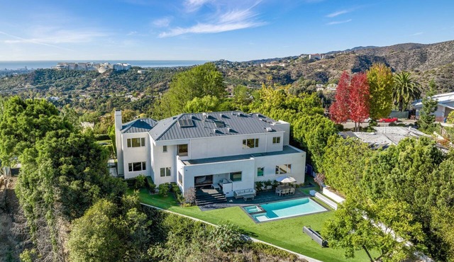 BEL AIR FAMILY ESTATE/GATED/POOL/BASKETBALL COURT/SMART-HOME/5 BEDROOM
