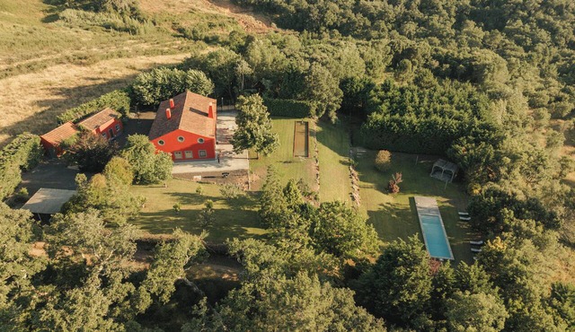 Big Red Barn - Modern Refuge in Obidos, Portugal