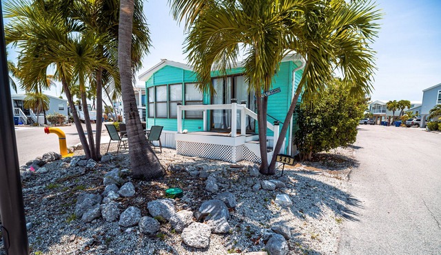 Blue Lobster Lodge - Venture Out #543