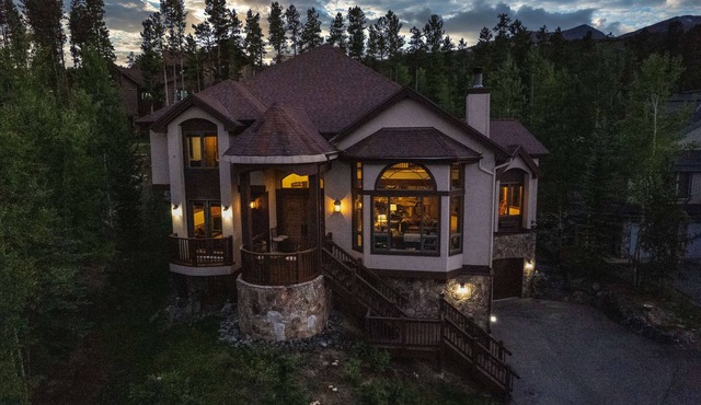 Boulder Ridge Retreat: Slopeside Luxury Private Home