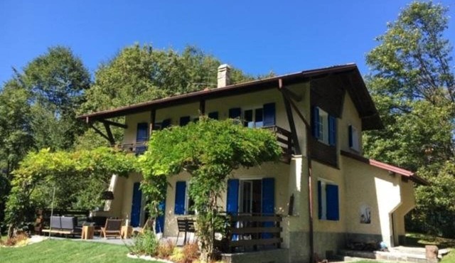 Bright and welcoming two-level villa with large garden, just 5km from Bellagio and 2.5km from the pretty village of Civenna! The villa is located halfway between the picturesque Bellagio (a stunning town on the Como Lake) and Mount S.Primo, which offers