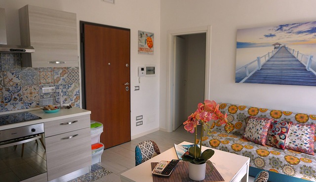 Bright apartment for 2 people 150 mt from the sea and private parking space
