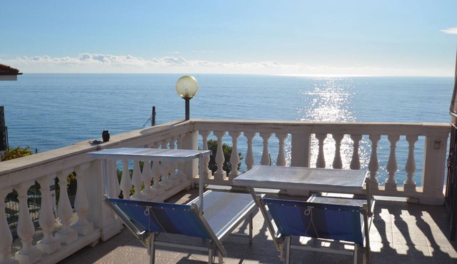Bright apartment with wonderful terrace and fantastic sea view