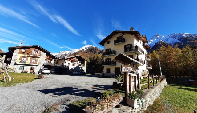 bright, panoramic and comfortable apartment, ideal starting point for trekking.