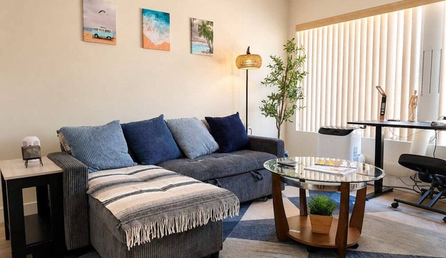 Bright & Stylish Condo in Downtown Long Beach