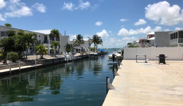 BRILLIANT VIEWS OF OPEN WATERS- 75' DOCK - 250 ' TO OPEN CHANNEL BIG PINE KEY FL