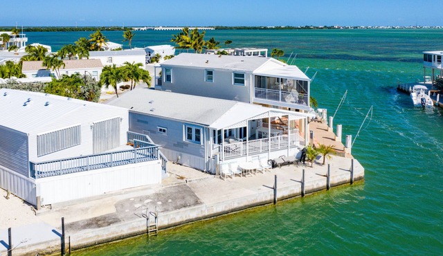 Canal front, dockage, 2 bedroom, 2 bath