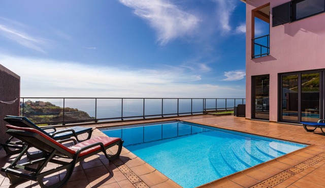 Canhas Views