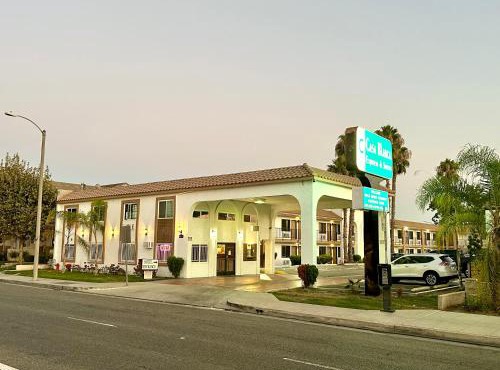 Casa Blanca Hotel - Cypress, Buena Park