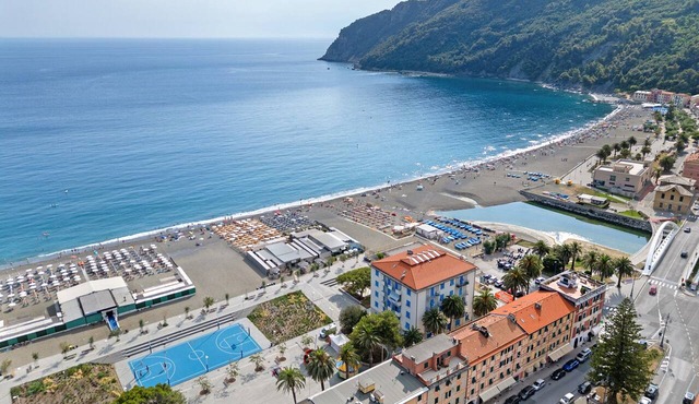 Casa Carlo Apartment in Riva Trigoso – 2 Bedrooms, Near Beach, Private Parking