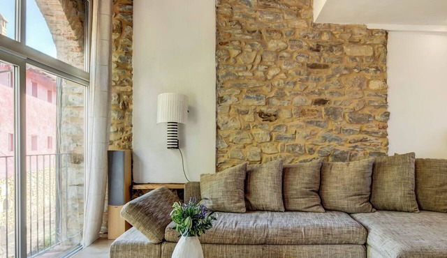 Casa Crema: 200 m2, high ceilings, large pool, billiards/pool/game/laundry room.