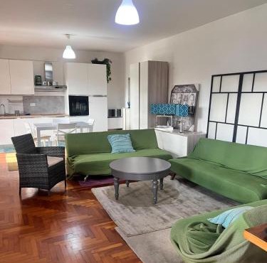 Casa di Zoe apartment - Punto di sosta x bikes auto e moto a 20 minuti dall'autostrada - parcheggio privato - giardino con barbecue -
