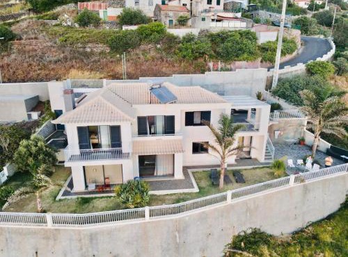 Casa Farol, Panoramic Ocean View Villa, Madeira in Calheta