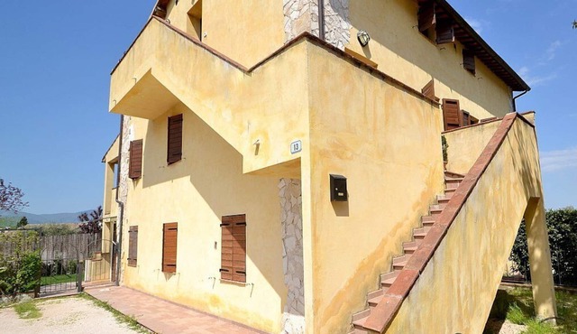 Casa Geranio A: A modern and graceful apartment situated in a quiet location, a few minutes from the town center, with Free WI-FI.