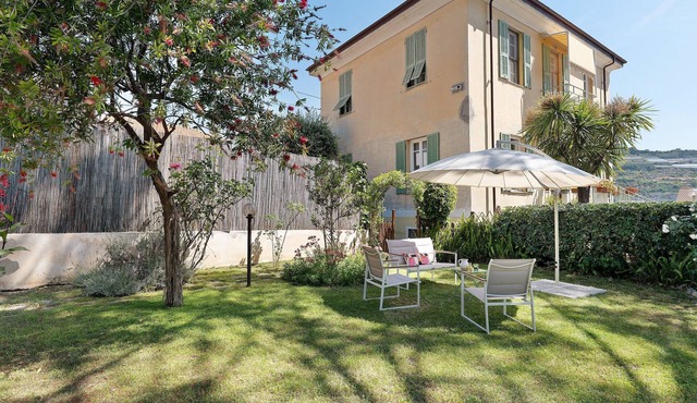 'Casa Lena' two-room apartment with garden access and Wi-Fi
