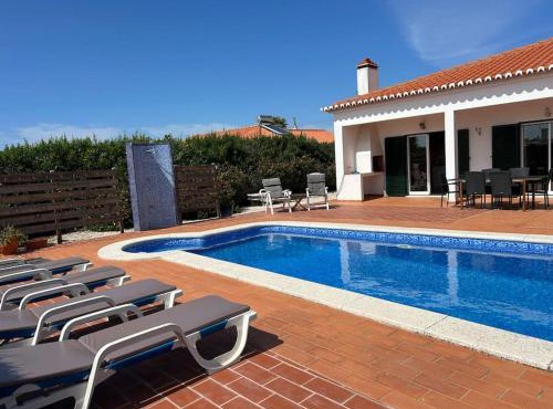 Casa Lina - villa with garden and pool by Lisbeyond