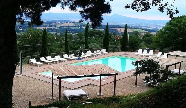 Casa Nocetta A: A characteristic and welcoming age-old farm house surrounded by the greenery, with Free WI-FI.