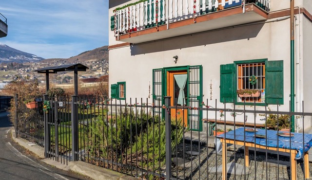 Casa Olinda, which opens to Mount Emilius and the Gran Paradiso massif.