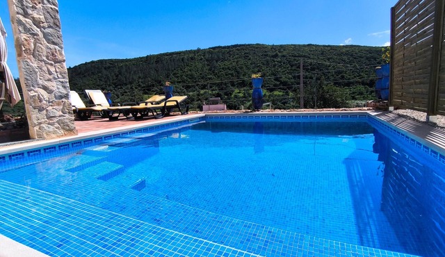 Casa Cidreira Villa 4P en baby with private pool in a natural setting.