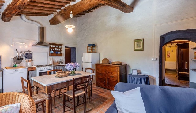 Casa Rufini among the Sienese Hills on the Bichi Borghesi Estate