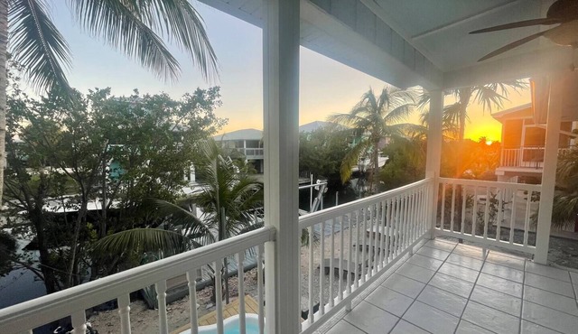 Casa Sirena, FL Keys Canalfront 3BD/2BA home offers a small pool & private dock