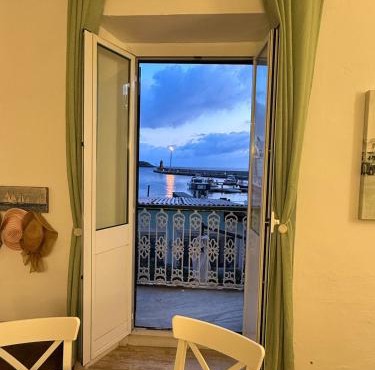 Casa vista mare sul Porto dell isola del Giglio