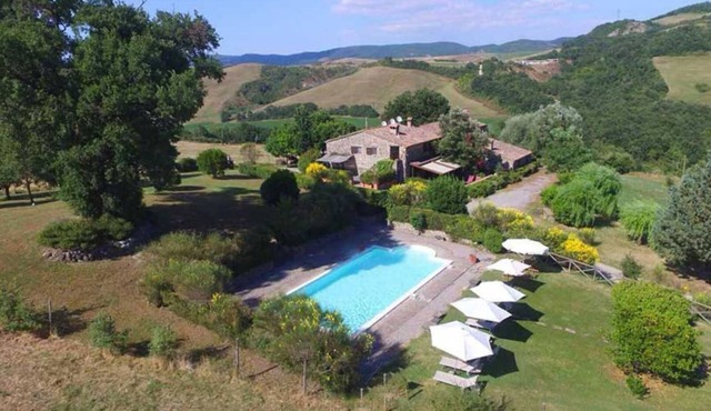 CASAL TREGGIA - Val d'orcia Immersed in the evocative setting of the Val d'Orcia
