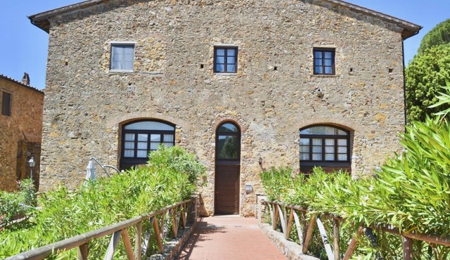 Casalappi three-room 4-bed apartment in hamlet with pool