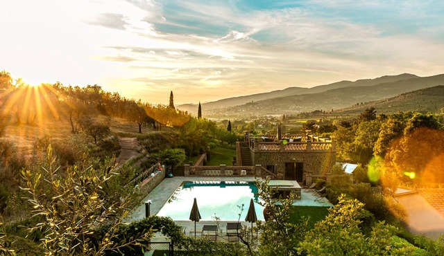Caspoli, Villa with a private pool and hot tub