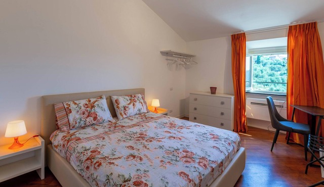 Cava Ardè Rooms:Garden view room, in the tranquility of Santa Giulia