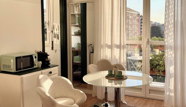 Central Cozy Green Studio, Steps from Dergano Metro