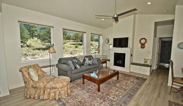 Challenger Views at Ridgecrest: Peaceful Retreat