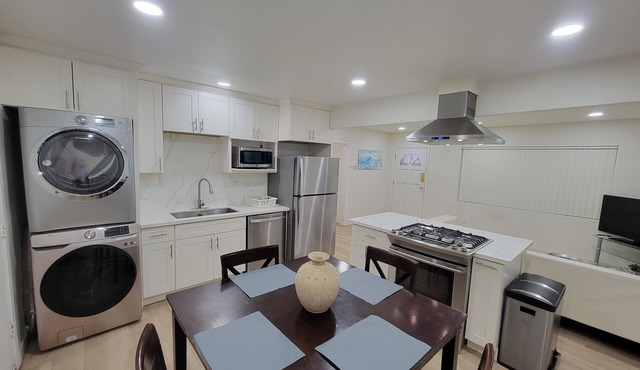 Charming 2-bedroom house with AC, WiFi in a great San Bernardino neighborhood
