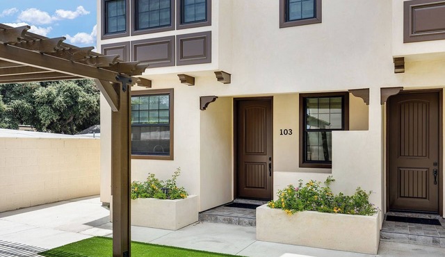 Charming 2-bedroom condo with WiFi, AC in beautiful Pasadena