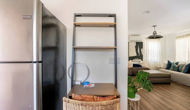 Charming 2-bedroom house in fabulous Inglewood with AC