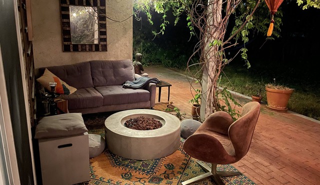 Charming 3-Bedroom/2-Bath Art Deco House in West Los Angeles.
