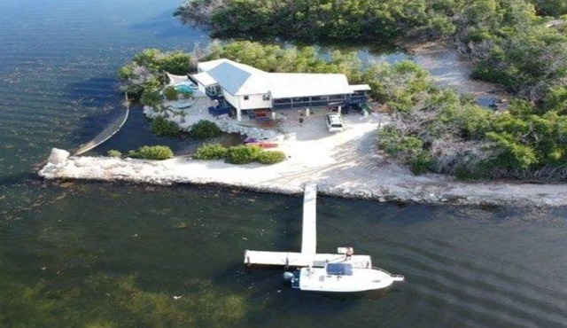 Charming 3-bedroom villa with WiFi, AC in welcoming Marathon